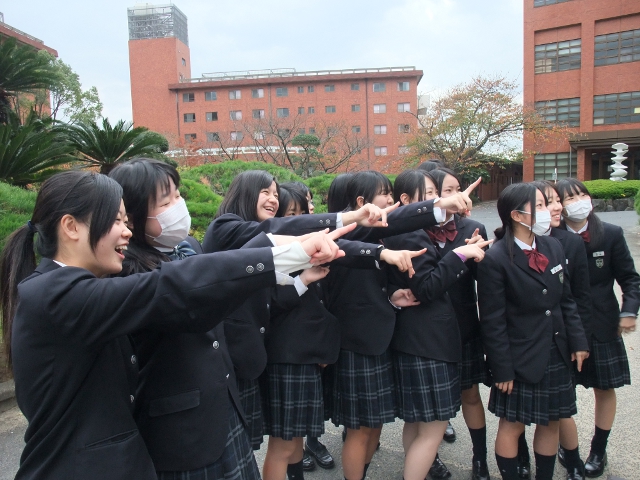 自由ケ丘高等学校 九州女子大学 九州女子短期大学推薦入試合格発表 喜ぶ生徒達