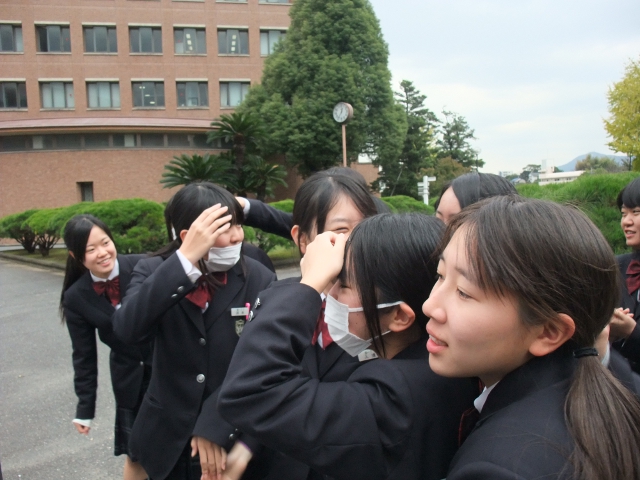 自由ケ丘高等学校 九州女子大学 九州女子短期大学推薦入試合格発表 喜ぶ生徒達